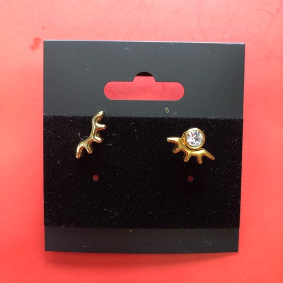 Cute earrings, gold plated pair - Picture 2 of 4